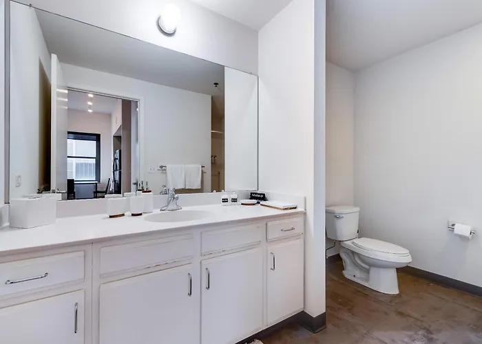 Apartamento Downtown With Free In & Out Parking 4 *