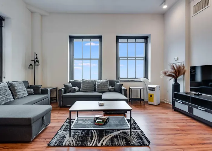 Apartment Downtown With Free In & Out Parking 4 Chicago