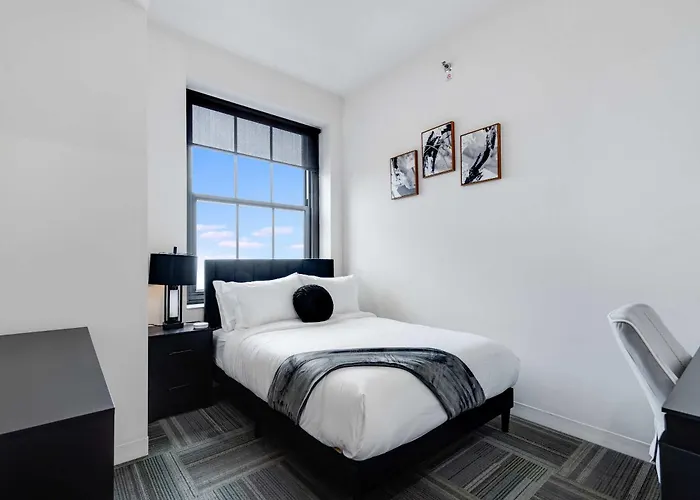 Apartment Downtown With Free In & Out Parking 4 Chicago