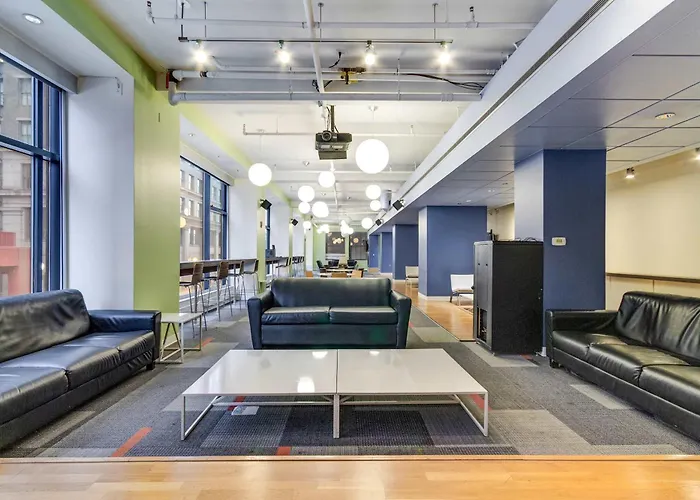 Apartment Downtown With Free In & Out Parking 4 *