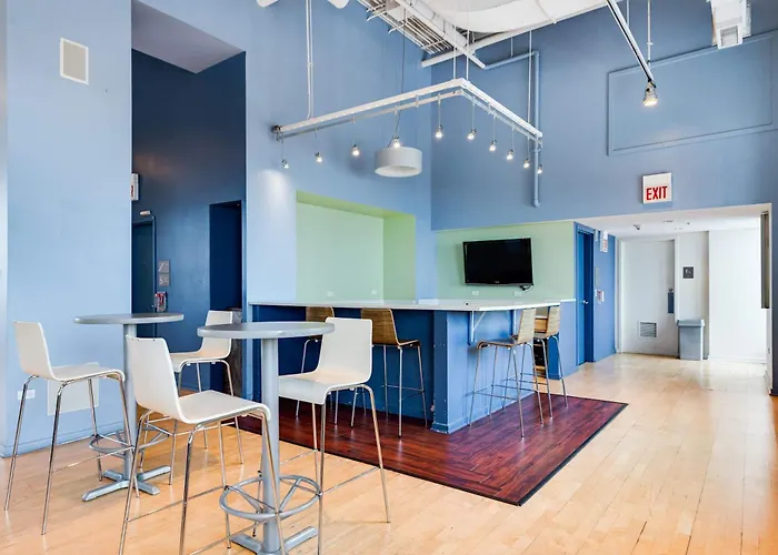 Apartment Downtown With Free In & Out Parking 4 Chicago