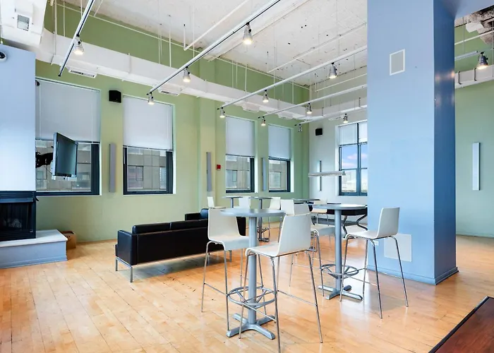 Downtown With Free In & Out Parking 4 Apartment Chicago