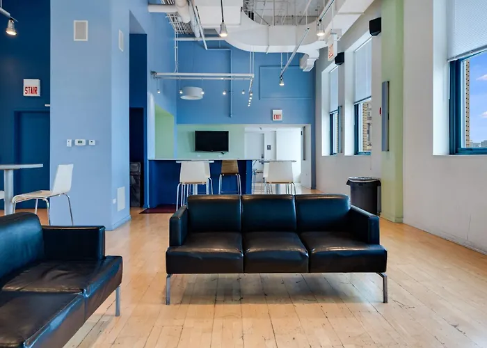 Apartment Downtown With Free In & Out Parking 4 *